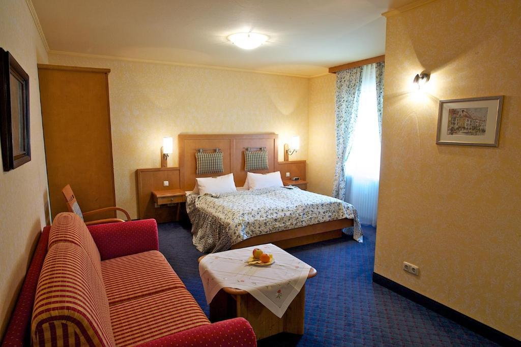 Landgasthof Deutsche Eiche 3* Monaco di Baviera